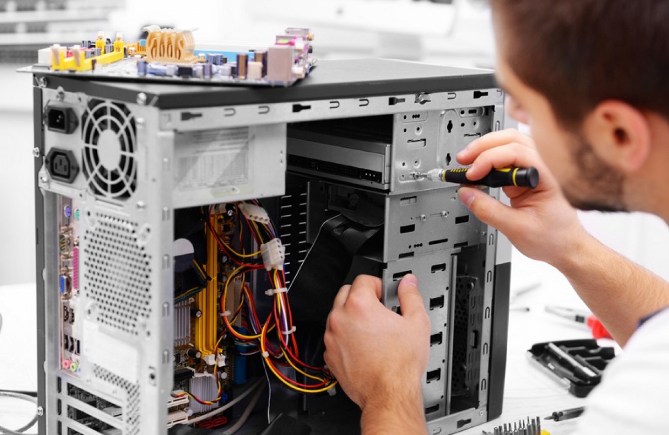 10 Kesalahan Pemula Saat Merakit PC (dan Cara Menghindarinya)